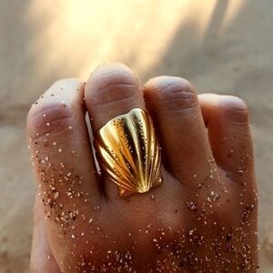 18k Gold Plated Shell Textured Chunky Ring